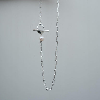 One Pearl T-locked Necklace