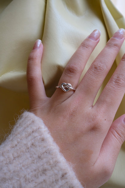 S925 Knot Heart Ring