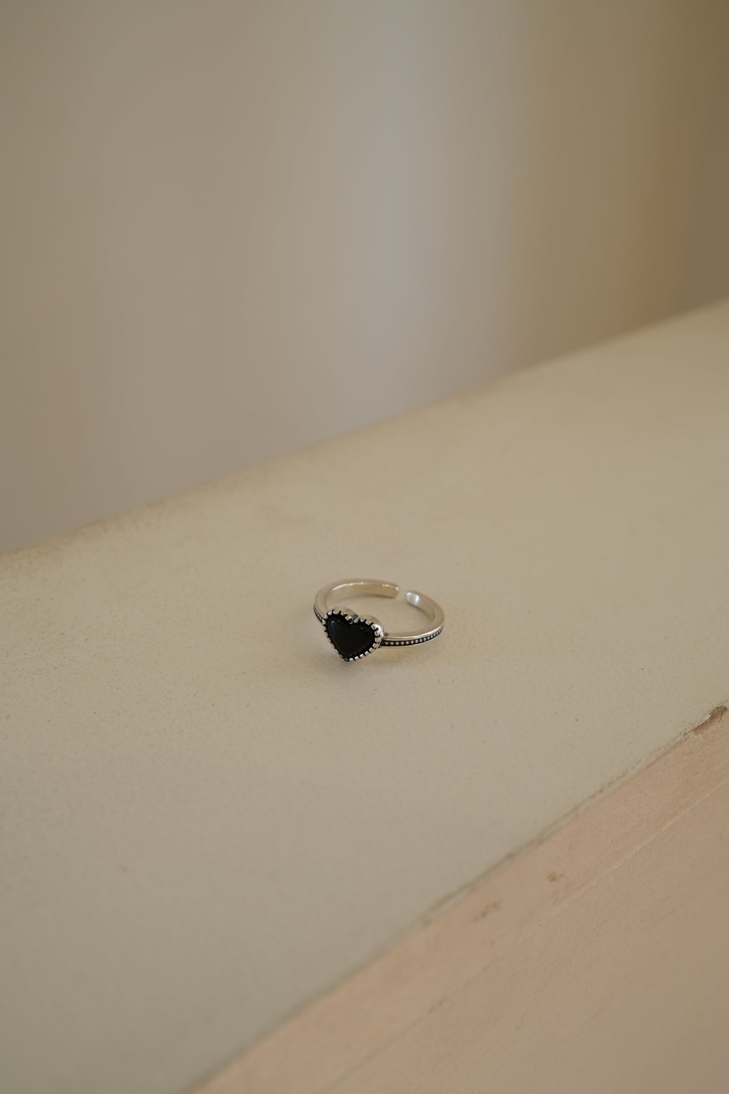S925 Vintage Black Heart Ring