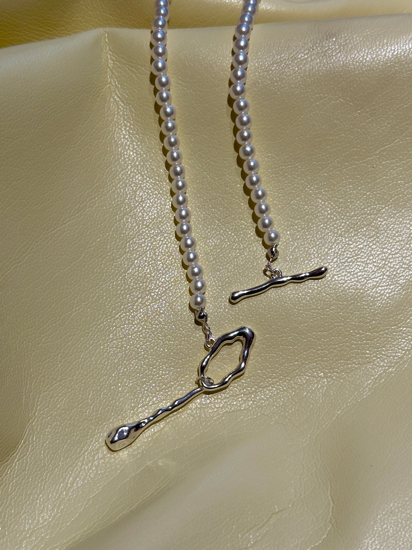 Textured OT Locked Pearl Necklace