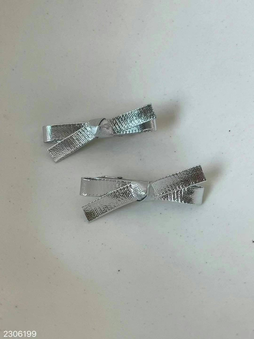 Mini Silver Ribbon Hairclip