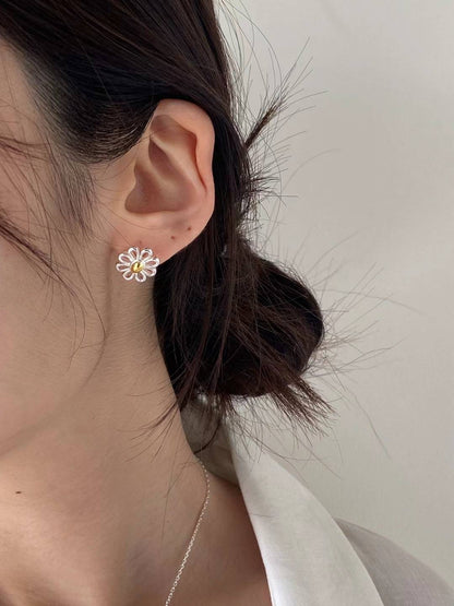 S925 Daisy Earrings